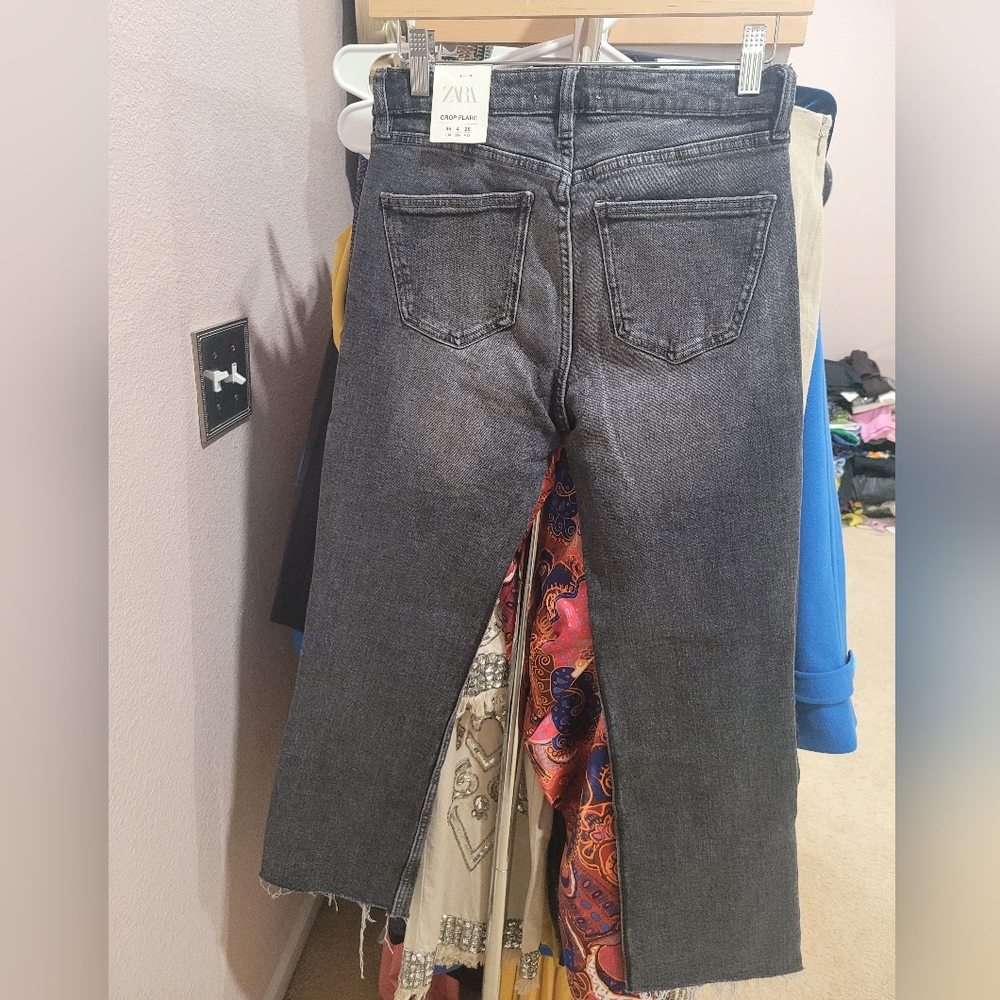 🆕️ Zara Mid Rise Flare Cropped Jeans - Picture 3 of 4